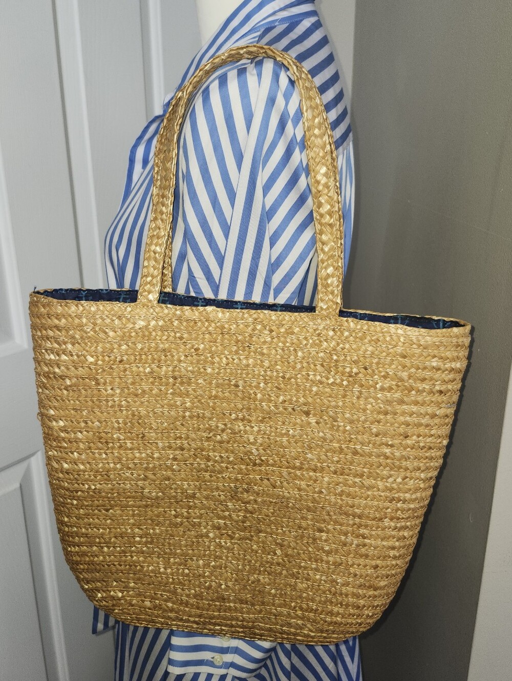 Woven Straw Bag, Navy & Teal Blue Linimg With Pockets, Anchor, 15"x12" - Picture 3 of 6